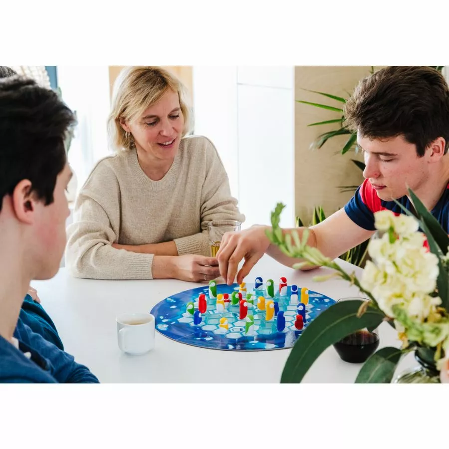 Smart Games - Penguins Huddle Up Board Game 6 Smart Games - Penguins Huddle Up Board Game - Image 4